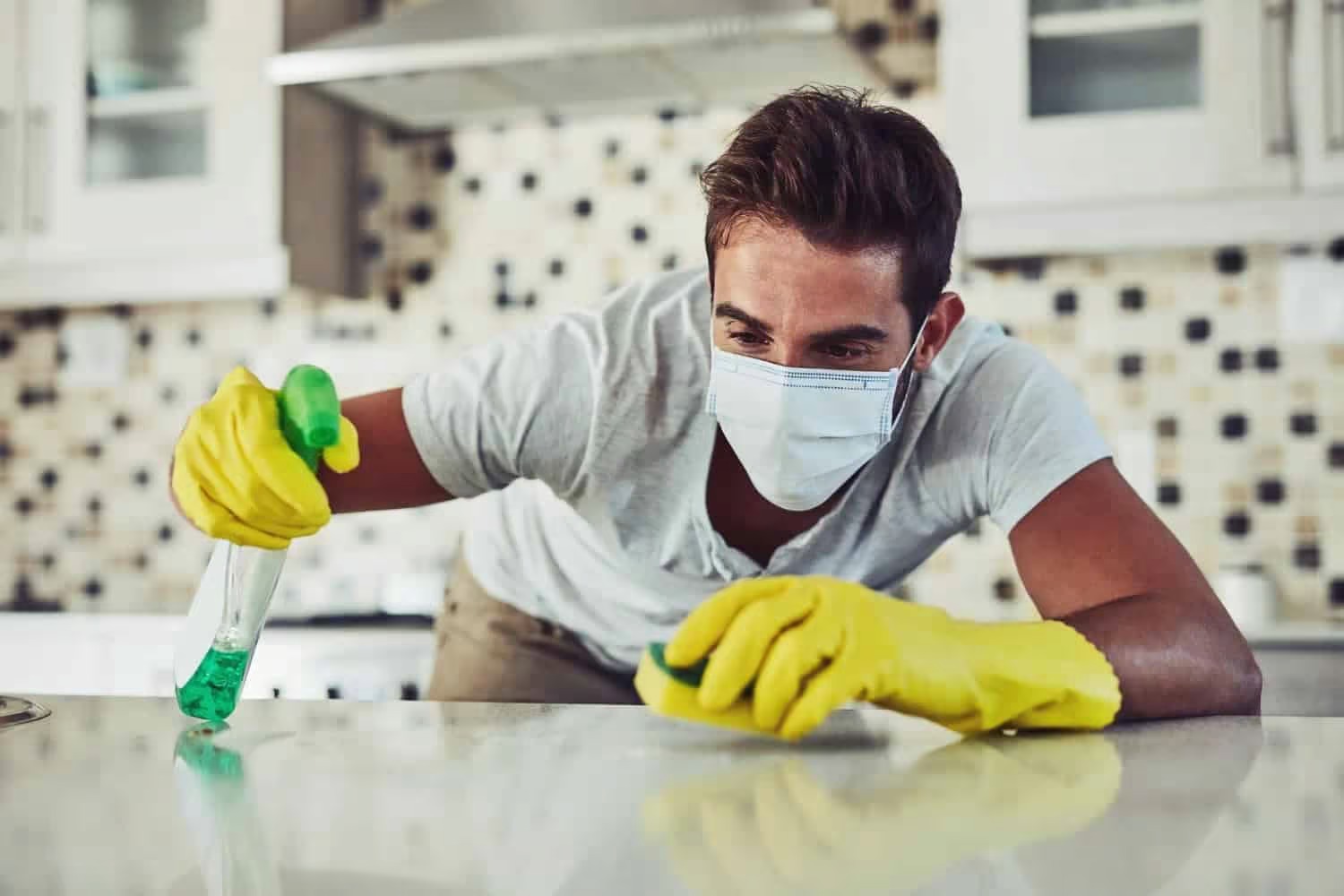 TopShineCleaning professional at work